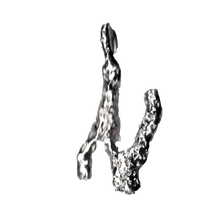 Laden Sie das Bild in den Galerie-Viewer, Coral Font Necklace