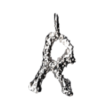 Laden Sie das Bild in den Galerie-Viewer, Coral Font Necklace