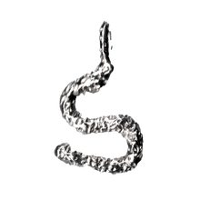 Laden Sie das Bild in den Galerie-Viewer, Coral Font Necklace