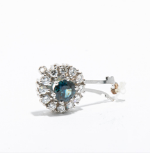 Laden Sie das Bild in den Galerie-Viewer, Schließe für/mit Perlcollier